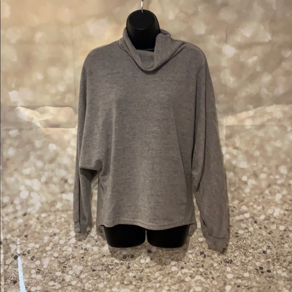 Women’s lightweight sweater